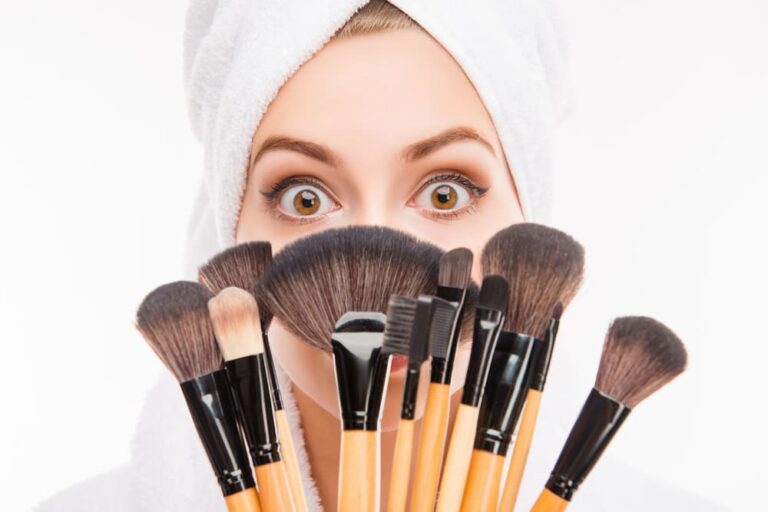 Comment nettoyer ses pinceaux de maquillage : la méthode en 6 étapes
