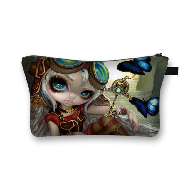 La trousse de maquillage Gothica est l'accessoire indispensable pour vos voyages. Elle est légère, ce qui la rend facile à transporter. 