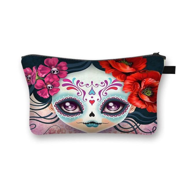 La trousse de maquillage Gothica est l'accessoire indispensable pour vos voyages. Elle est légère, ce qui la rend facile à transporter. 
