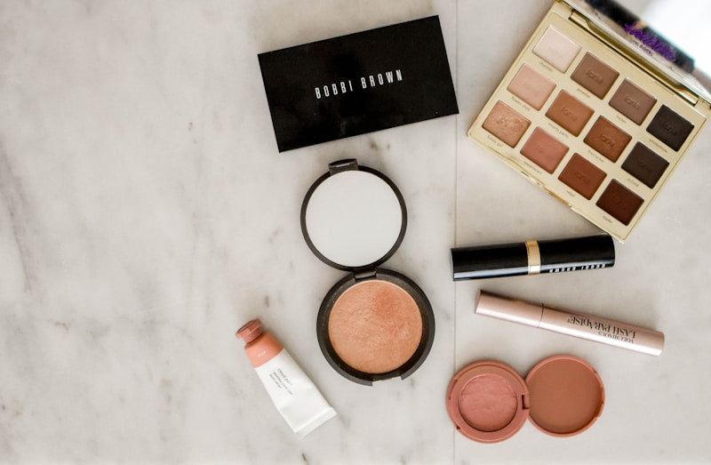 Palette de fards, blush et poudres de maquillage
